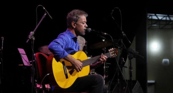 Marconi Rezende apresenta “O Bis e Canções de Chico”