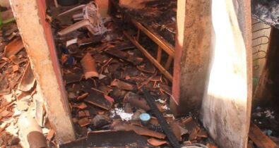 Mulher tem casa queimada após receita de sabão caseiro explodir