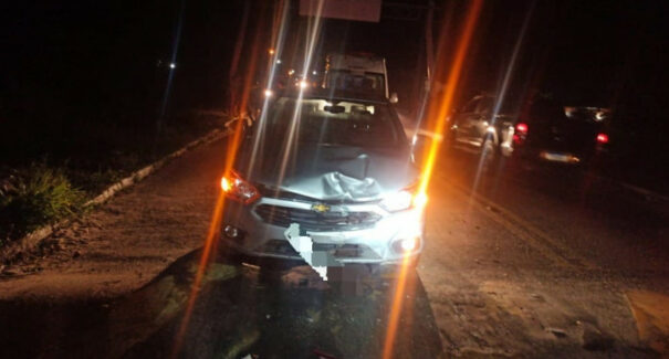 Idosa morre em acidente de moto ocupada por três pessoas na BR-402