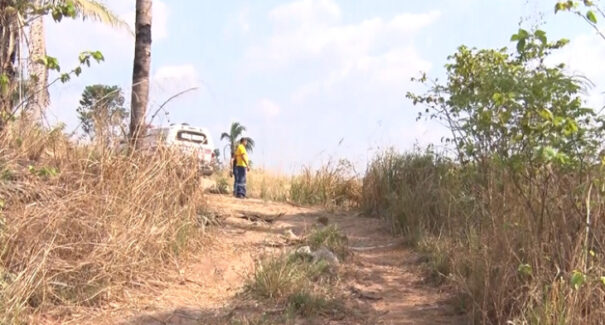 Corpo em estado avançado de decomposição é encontrado dentro de uma cova