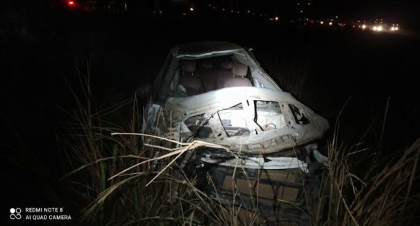 Motorista desvia de pedestre embriagado e capota veículo na BR-010