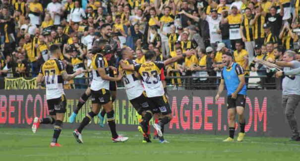 Sampaio joga mal, perde para o Criciúma e segue ameaçado