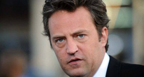 Matthew Perry, que interpretou Chandler na série ‘Friends’, morre aos 54 anos