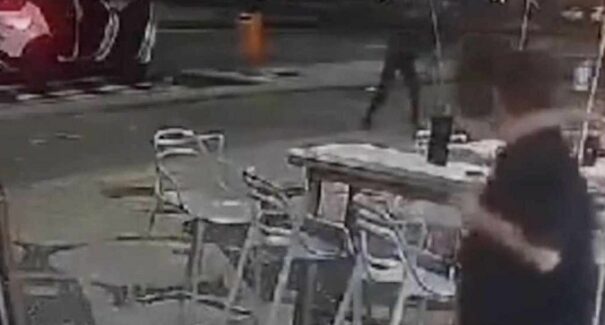Rio de Janeiro: criminosos atiraram mais de 20 vezes contra médicos e “checaram” vítimas
