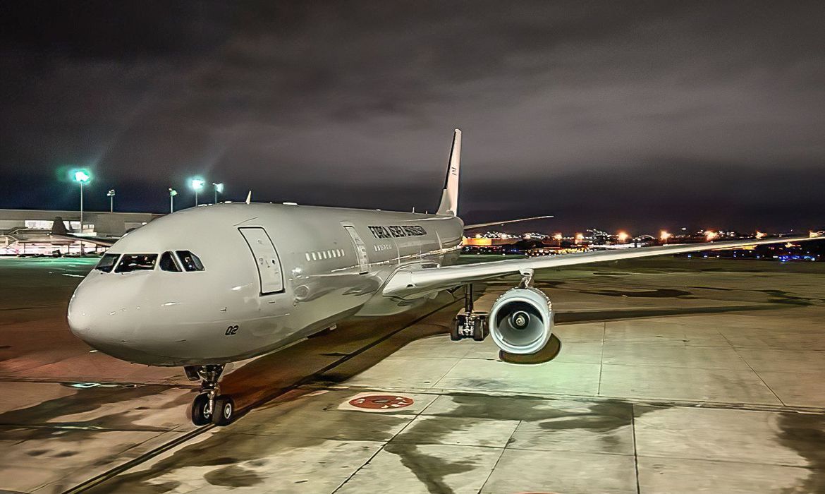 Chega a Brasília primeiro avião trazendo brasileiros de Israel