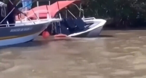 Embarcação com grupo de turistas naufraga no Rio Preguiças em Barreirinhas