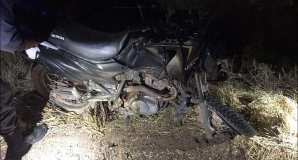 Motociclista morre após bater de frente com caminhão na BR-135