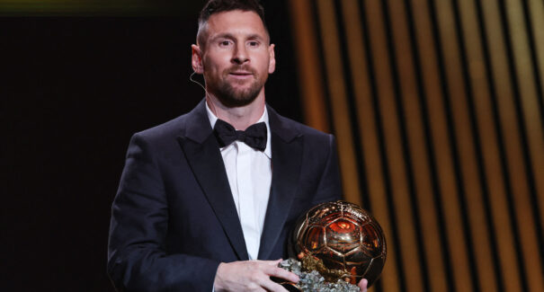Messi conquista Bola de Ouro da France Football pela oitava vez