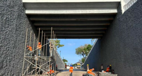 Rampa de acesso à Praça Dom Pedro II é liberada após reconstrução do muro