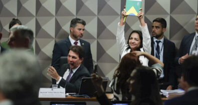 CPMI do 8 de Janeiro: relatório que propõe indiciamento de Bolsonaro é aprovado