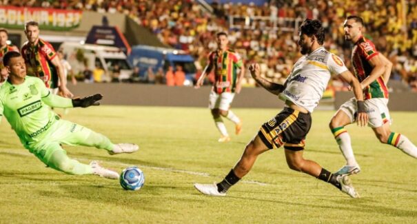 Sampaio cede empate no fim, mas sobe uma posição na Segundona