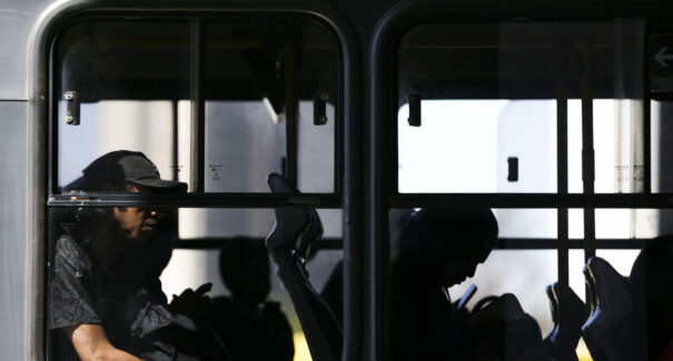 Nesta segunda-feira (20/10), estudantes recebem 2 mil Cartões Transporte Universitário, no Ginásio Costa Rodrigues