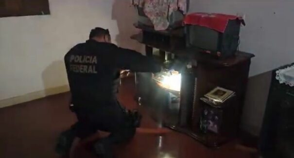 PF prende homem em flagrante por armazenamento de pornografia infantil