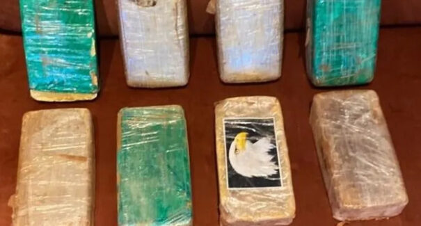 Suspeita é presa com bagagem contendo drogas em hotel de luxo