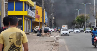 Incêndio provoca grandes nuvens de fumaça em avenida de São Luís