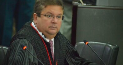 Desembargador suspende sentença de juiz e mantém nomeação de Daniel Brandão ao TCE