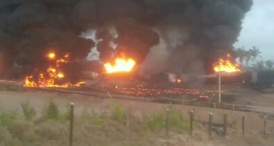 Trem de cargas da Vale é consumido por chamas na Estrada de Ferro Carajás