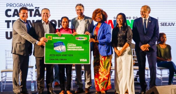 Cartões Transporte Universitário são entregues para alunos da Grande Ilha e do interior do MA