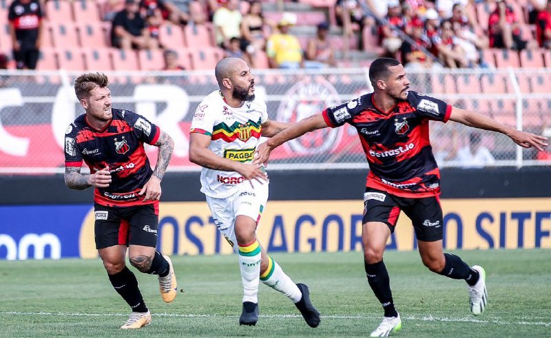 Ponte Preta perde do Avaí, completa 10 jogos sem vencer e vai para o Z-4