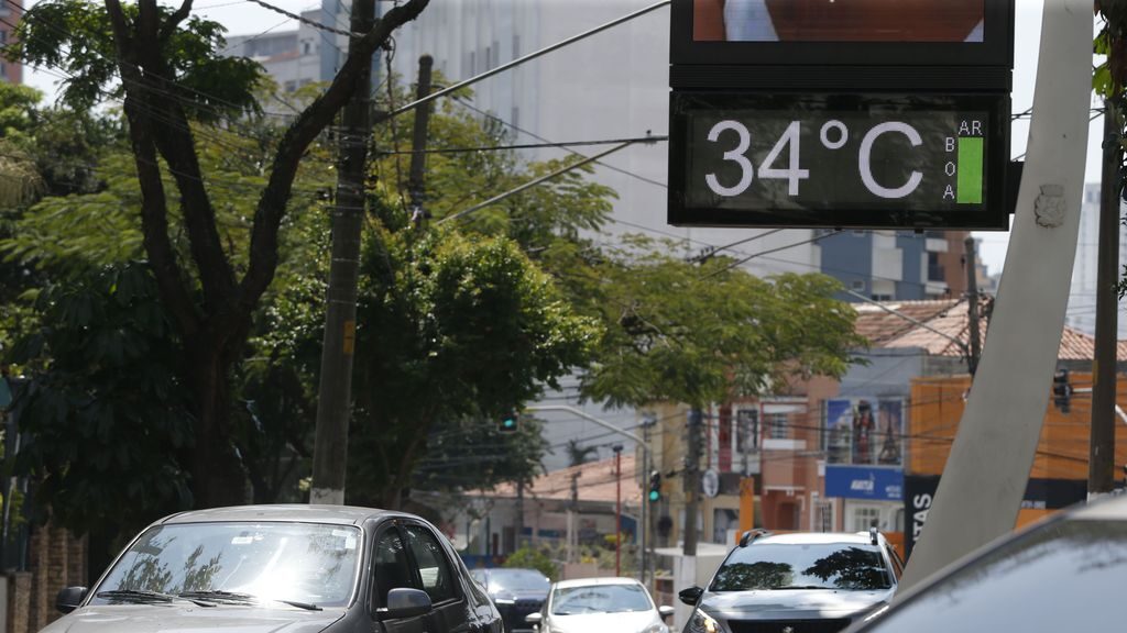 Com roupa minúscula, influenciadora é expulsa de supermercado - Viva a Vida  - R7 Flipar