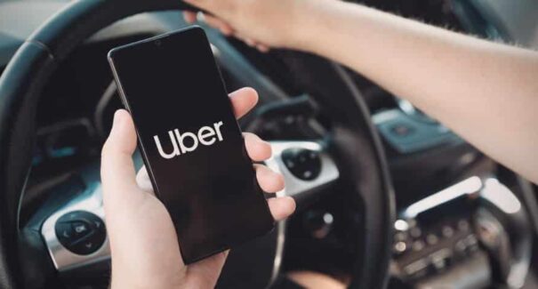 Uber lança nova ferramenta que busca facilitar o uso do aplicativo para idosos