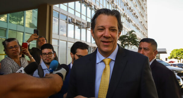 Haddad apresenta a Lula novas medidas fiscais para cumprir meta