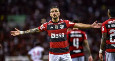Arrascaeta decide, Flamengo vence o Bragantino e já é o terceiro