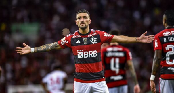 Arrascaeta decide, Flamengo vence o Bragantino e já é o terceiro