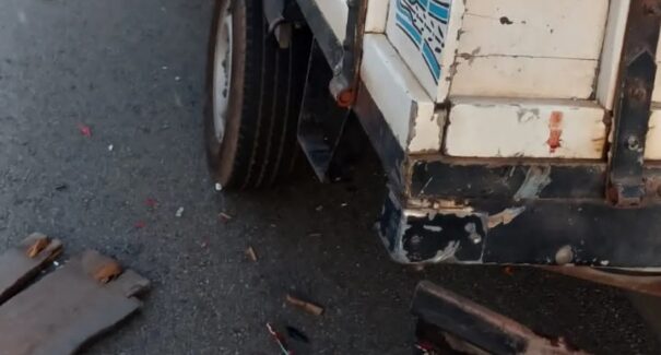 Motociclista fica ferido após colidir contra caminhão na Avenida Litorânea