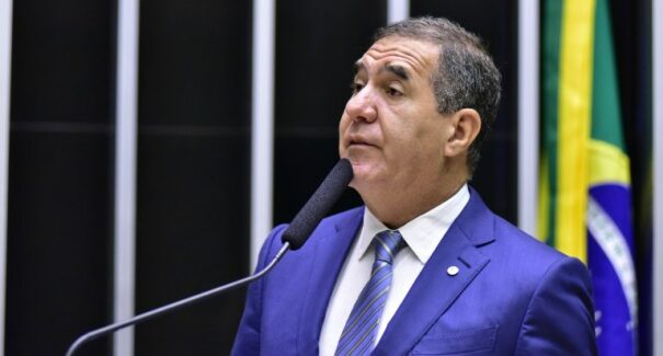 Plenário aprova urgência para funcionamento de comércio aos domingos e feriados