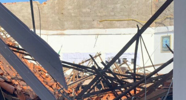 Teto da Câmara de Municipal de Morros desaba e local é isolado