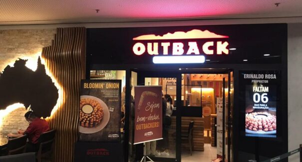 Outback e Brahma trazem de volta rodízio de chopp e aperitivos a vontade