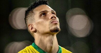 Paulinho sofre intolerância religiosa nas redes sociais após estreia na seleção brasileira