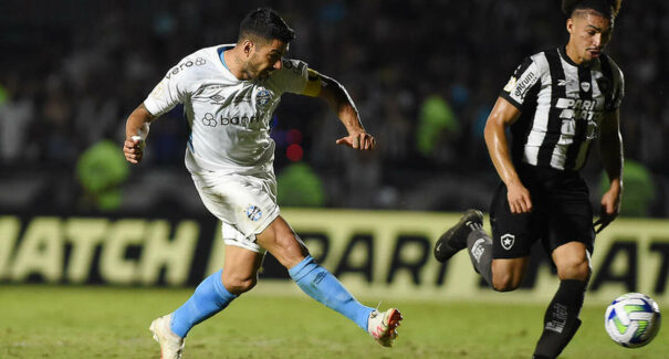 Botafogo volta a perder e agora divide liderança com Grêmio e Palmeiras
