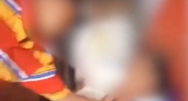Filho é flagrado batendo na própria mãe no interior do MA