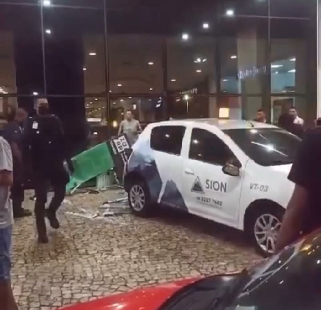 Carro de vigilância atropela pedestres em frente ao Rio Anil Shopping | O Imparcial