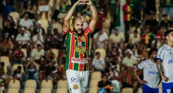 Sampaio goleia o Avaí, sai da zona e mantém chances de ficar na Série B