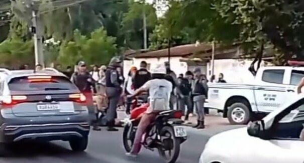 Em São Luís, motociclista desobedece blitz e atropela policial militar