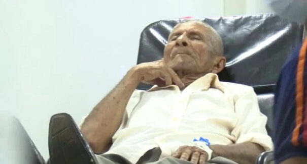 Policiais militares salvam idoso de 86 anos que sofreu mal súbito dentro de ônibus