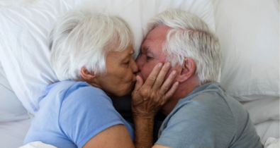 Pesquisa aponta que sexo na velhice mantém cérebro saudável