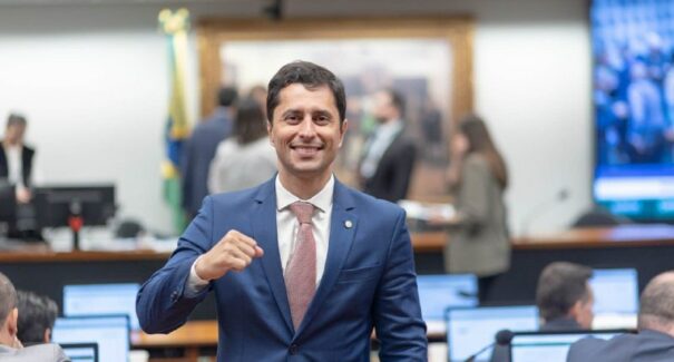 Projeto de Duarte que assegura repasse direto às escolas comunitárias é aprovado