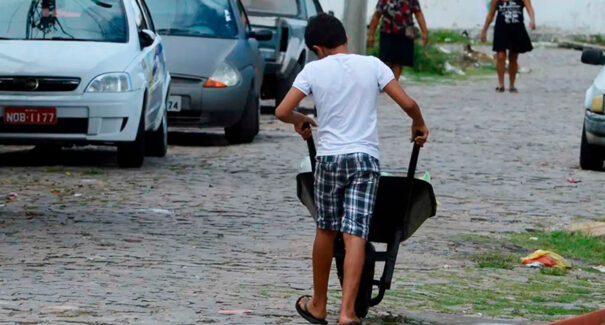 De 2019 para 2022, trabalho infantil aumentou no país