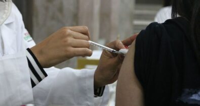 Governo obtém liminar para remoção de publicações que associam vacinas da Covid-19 à Aids