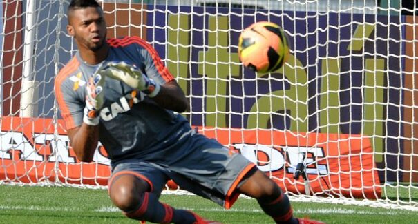 Sampaio contrata Felipe, ex-goleiro do Fla e Corinthians