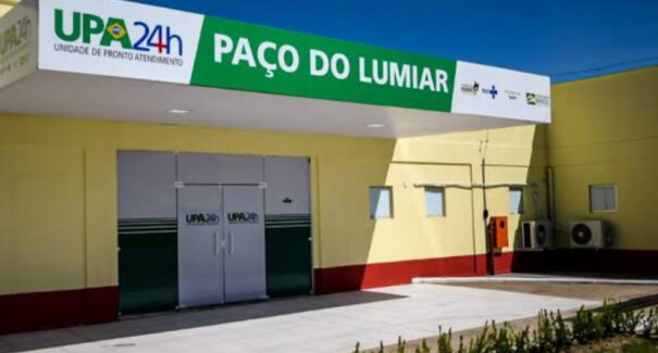 Criança morre após portão cair sobre ela