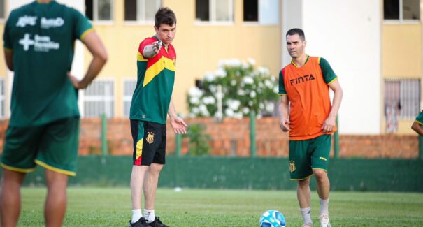 Sampaio treina forte visando estreia