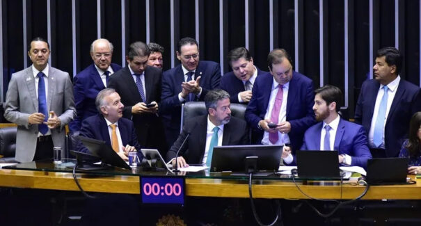 Reforma tributária é aprovada em 2º turno na Câmara dos Deputados