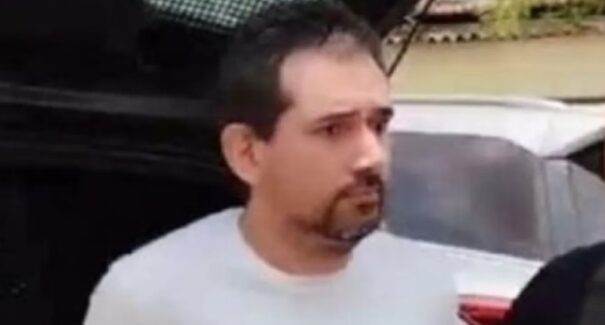 Empresário acusado de mandar matar vendedor de carros se entrega à polícia
