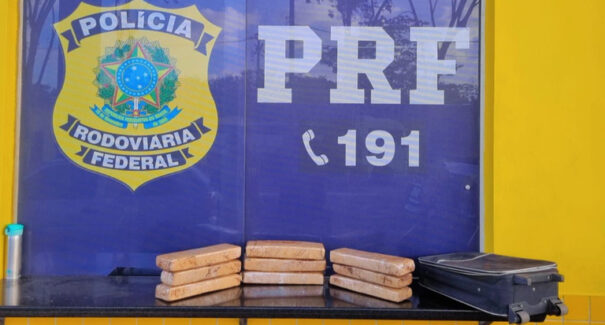 Mulher é detida com 10kg de maconha durante fiscalização da PRF