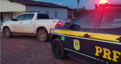 PRF recupera 3 veículos roubados e prende homem com mandado de prisão em aberto